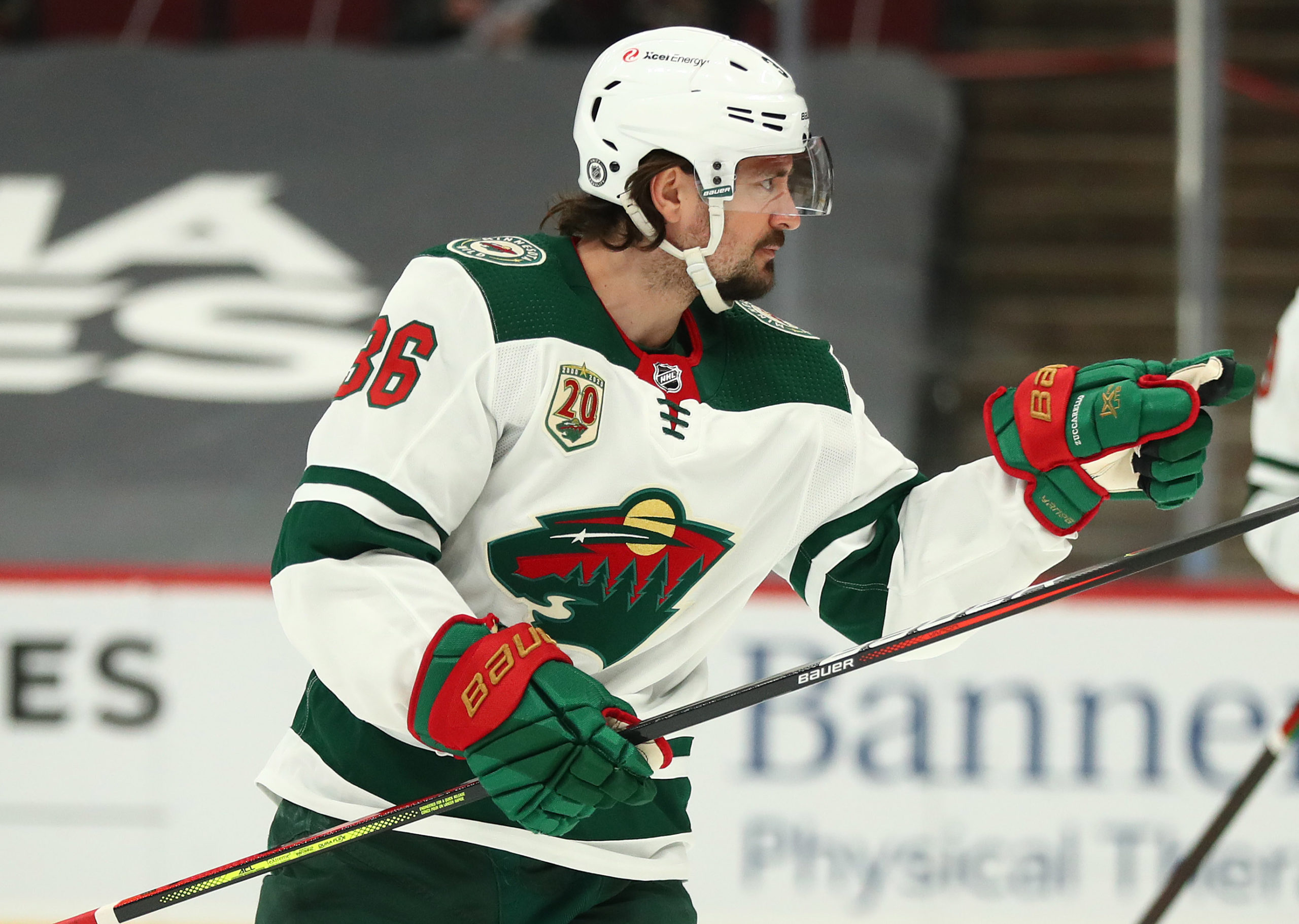 Wild sign right wings Zuccarello and Foligno to contract extensions