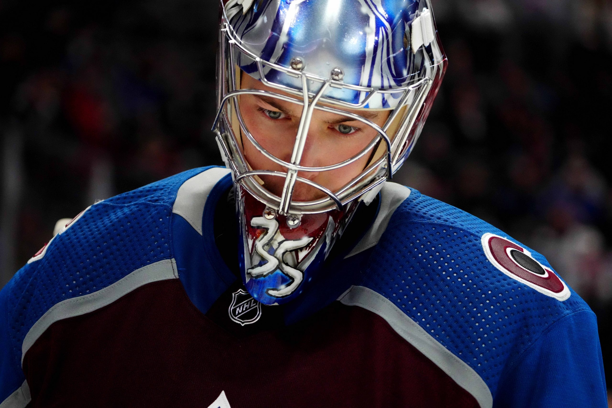 Avs goalie Darcy Kuemper leaves after taking stick to eye - WTOP News