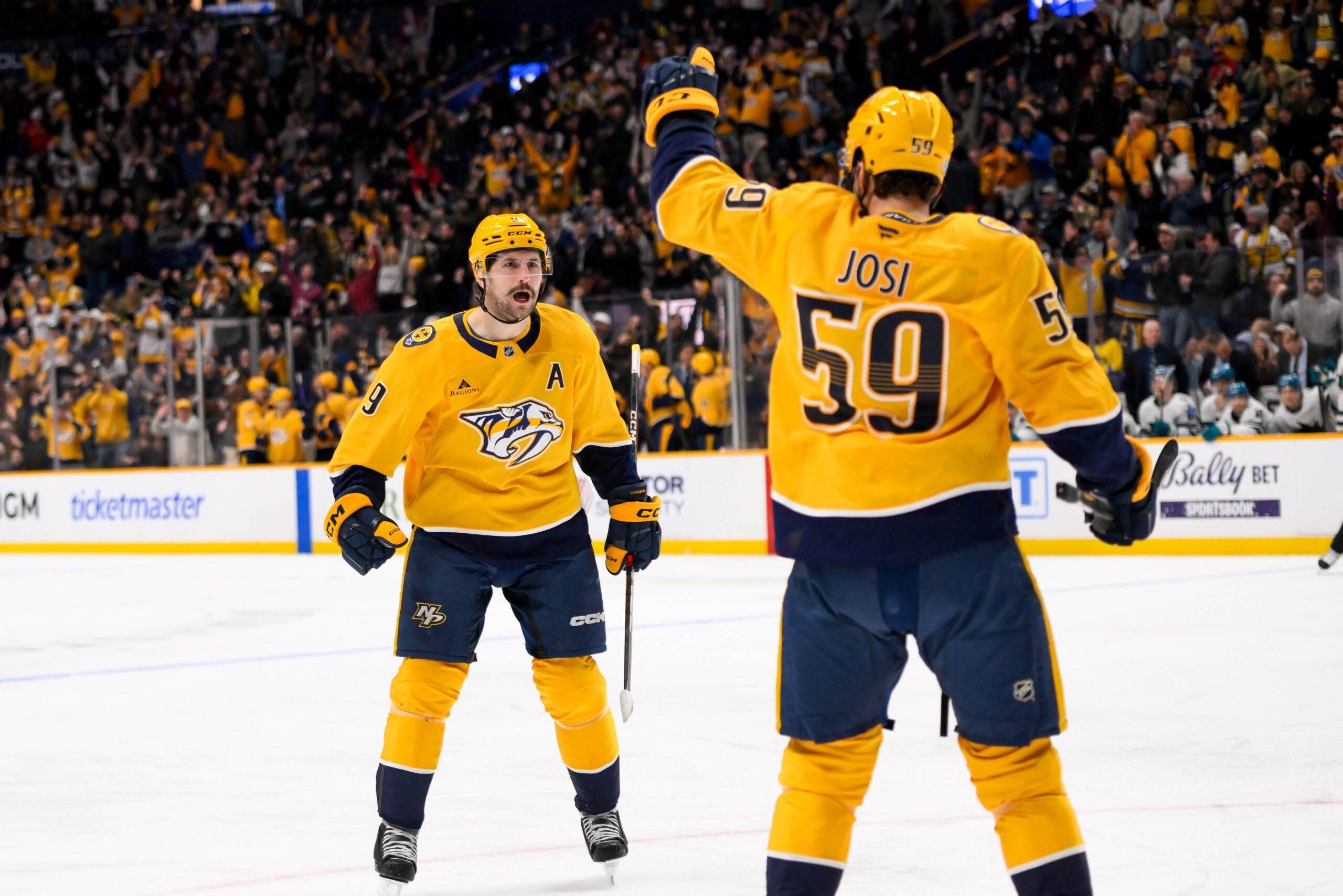 Left wing Filip Forsberg (9) celebrates a goal with Roman Josi (59) at Bridgestone Arena. (Photo: Steve Roberts-Imagn Images)
